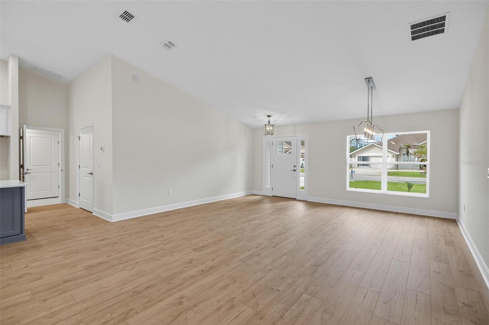 15 Eric Dr Property Photo 12