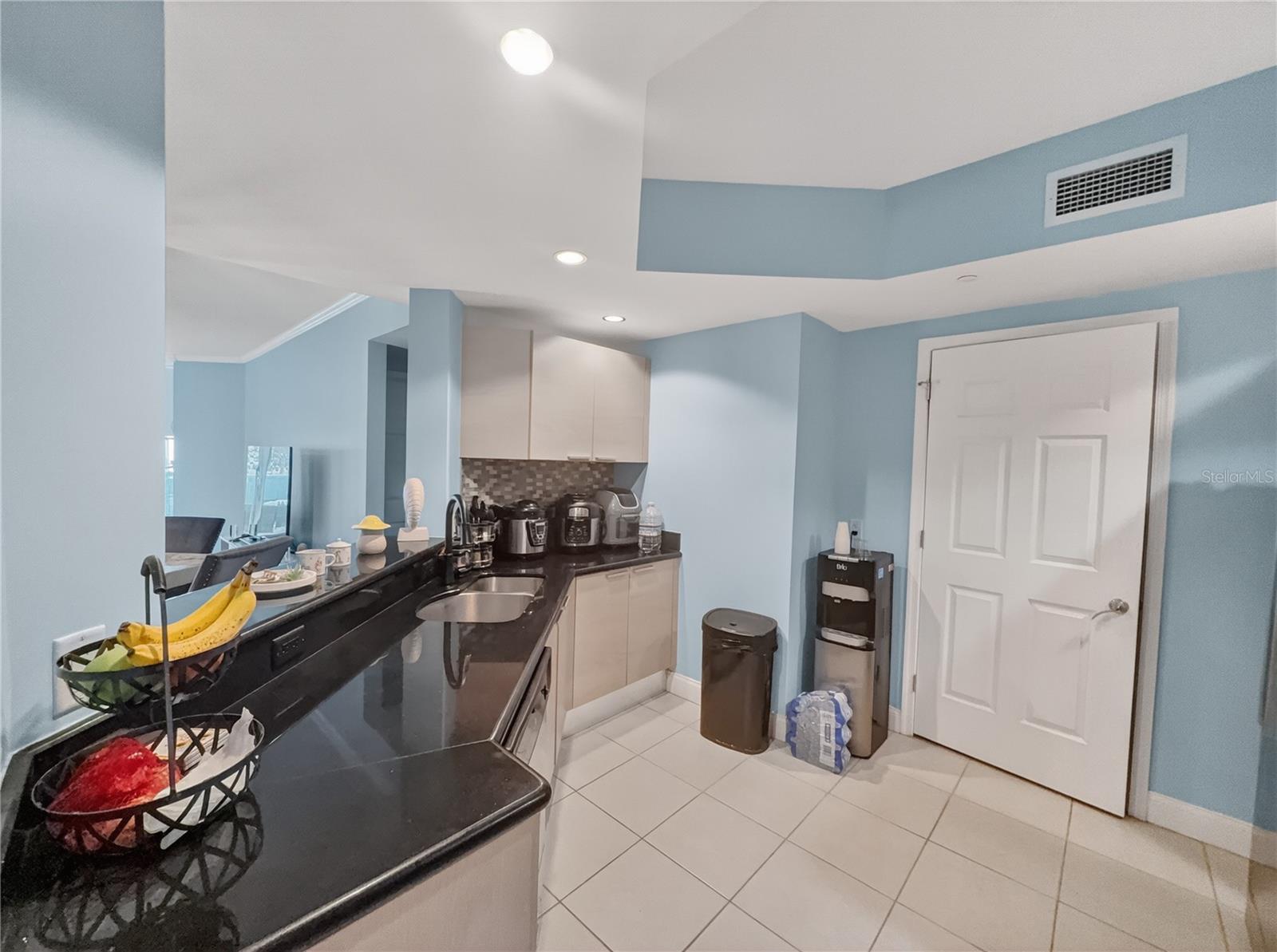 231 Riverside Dr #208-1 Property Photo 10