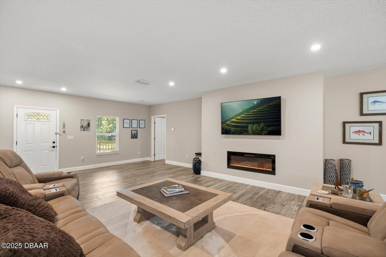 2995 Ragis Rd Property Photo 3