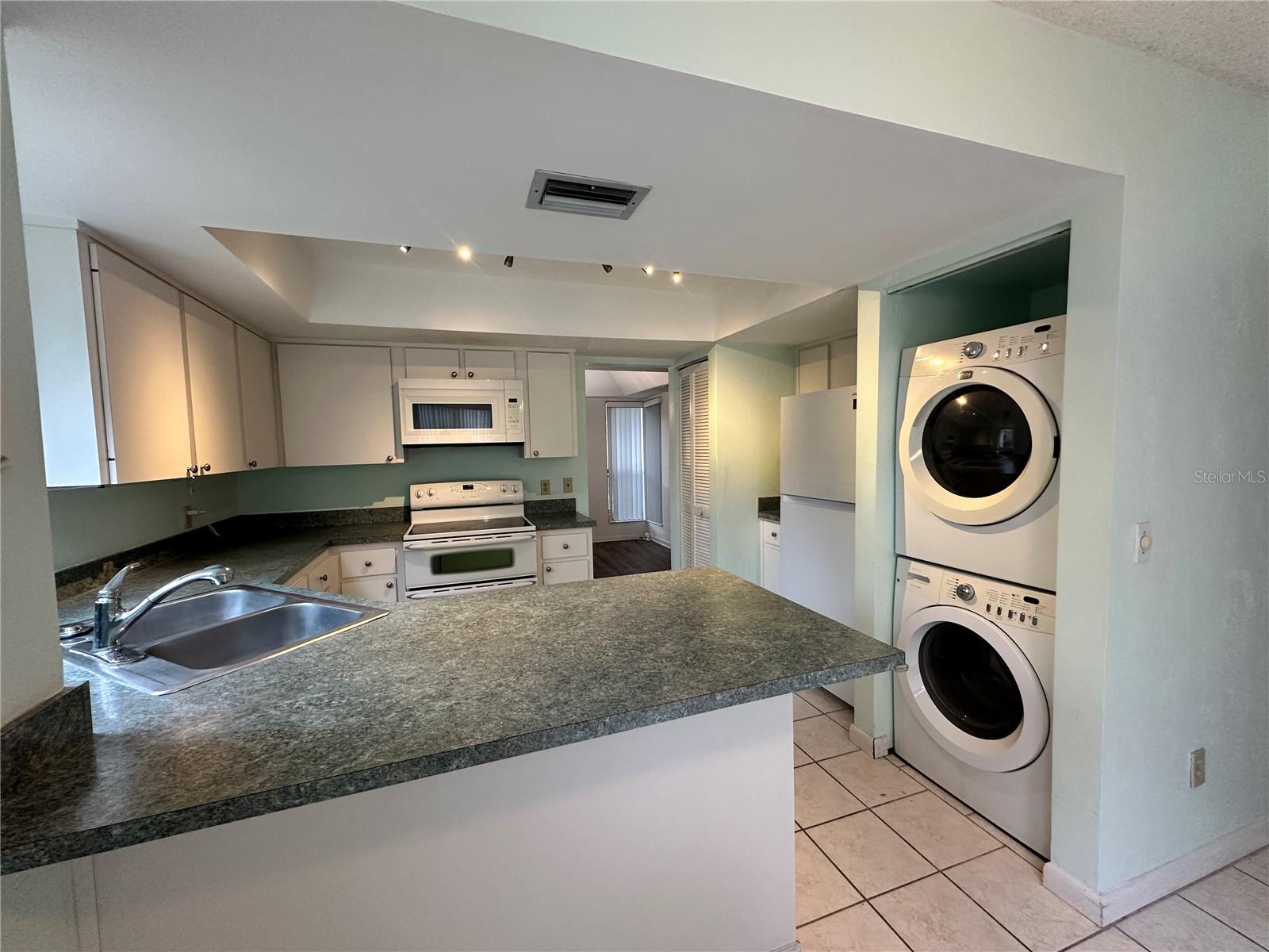 13 Surrey Ct #13 Property Photo 8