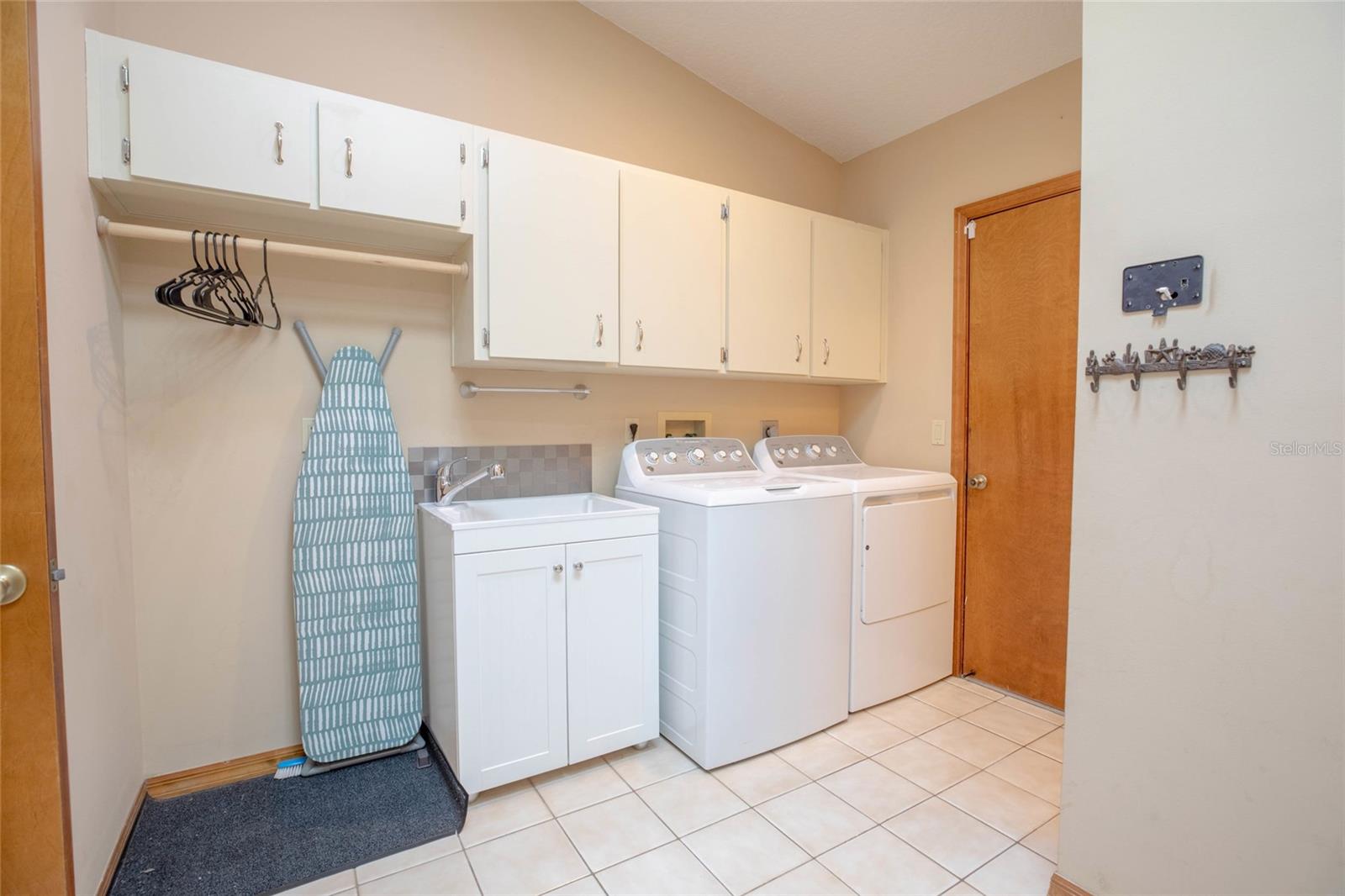 27 Cherrytree Ct Property Photo 39