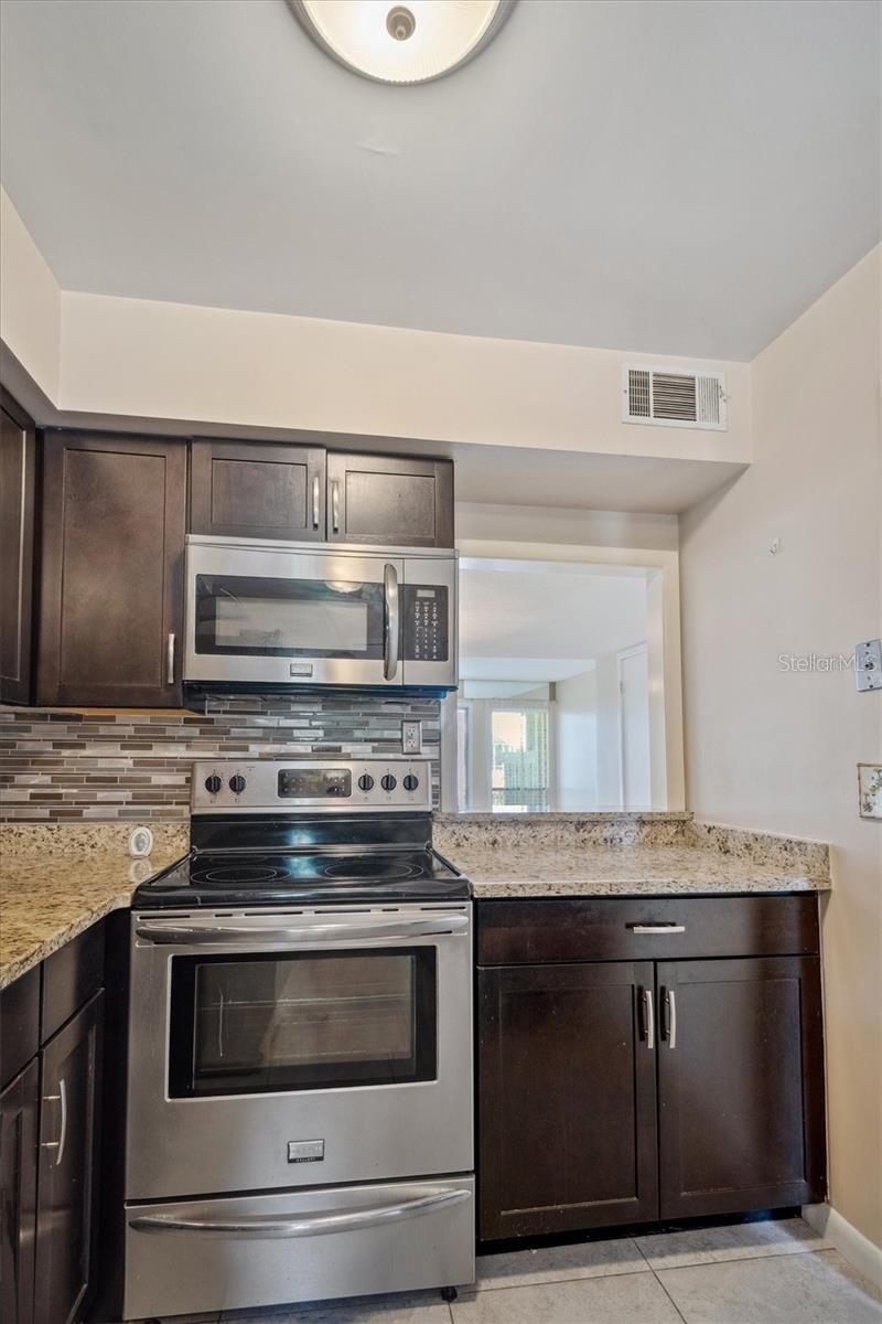 44 Club House Dr #105 Property Photo 7