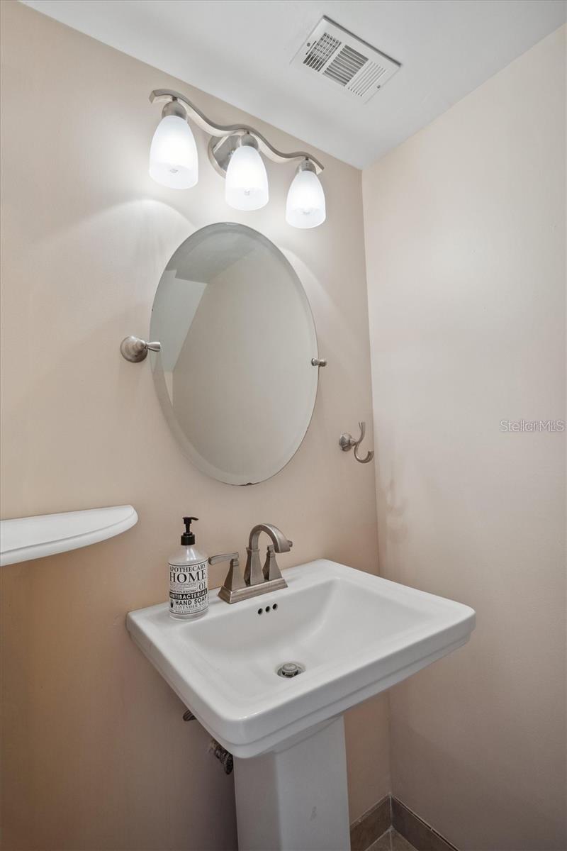 44 Club House Dr #105 Property Photo 22