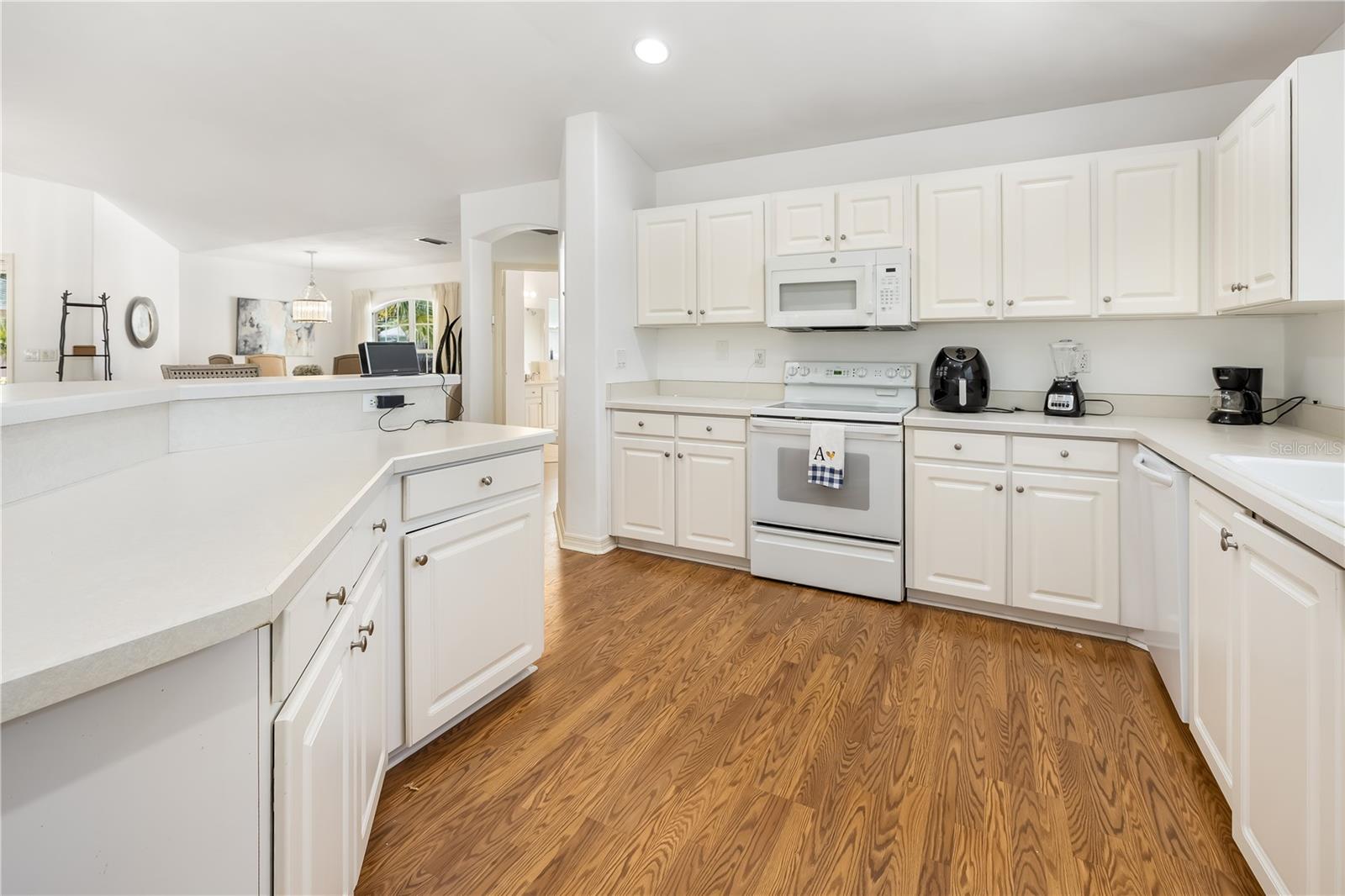 9 Sherrington Dr Property Photo 2