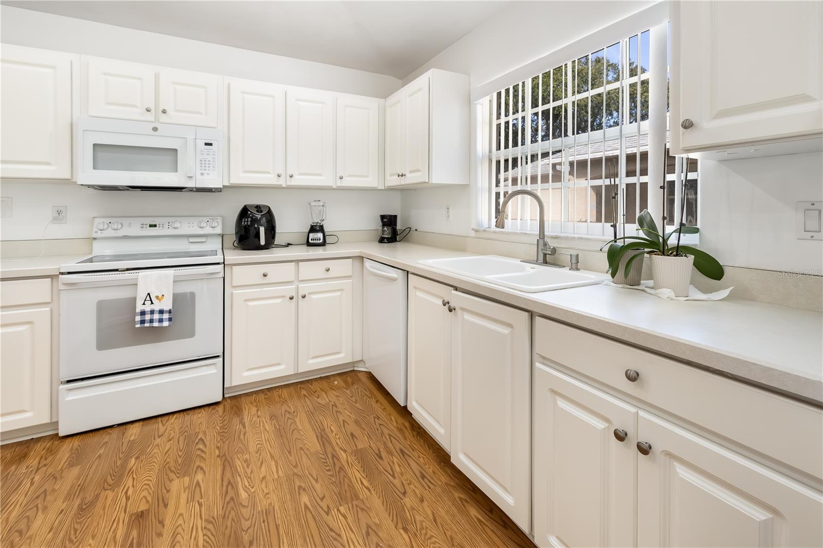 9 Sherrington Dr Property Photo 3