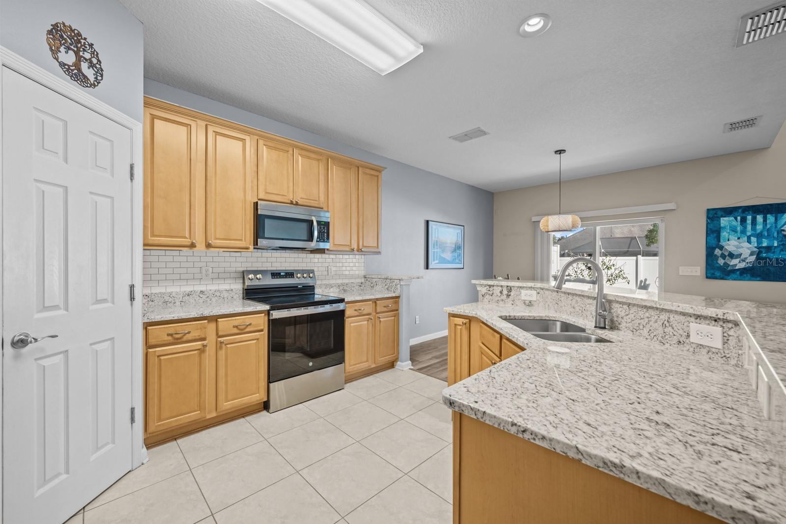 466 Wooded Crossing Cir Property Photo 14