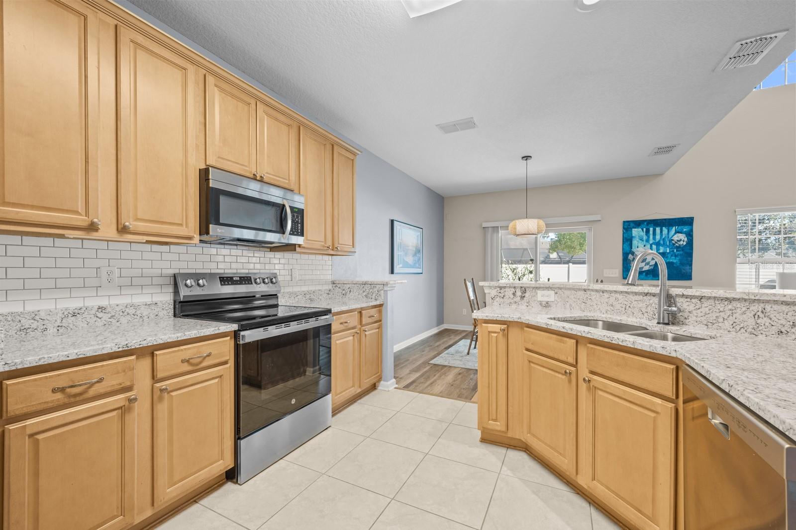 466 Wooded Crossing Cir Property Photo 16