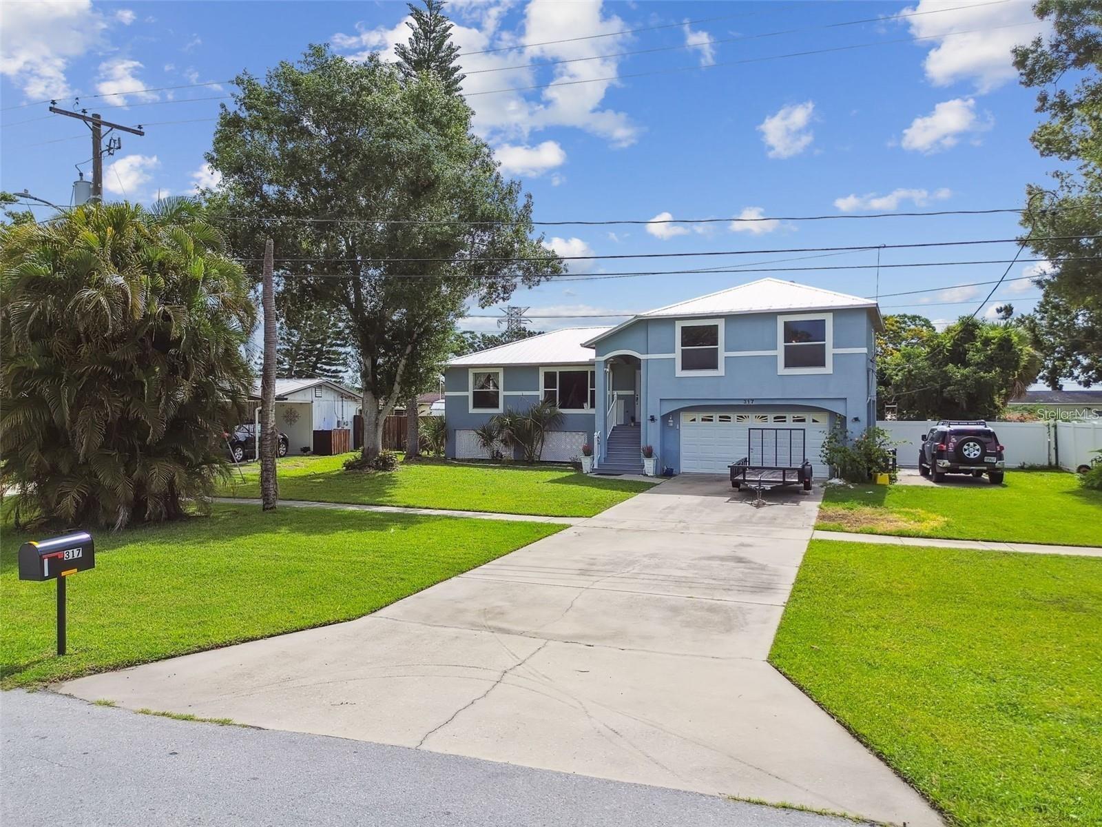 317 Shore Dr E Property Photo 3