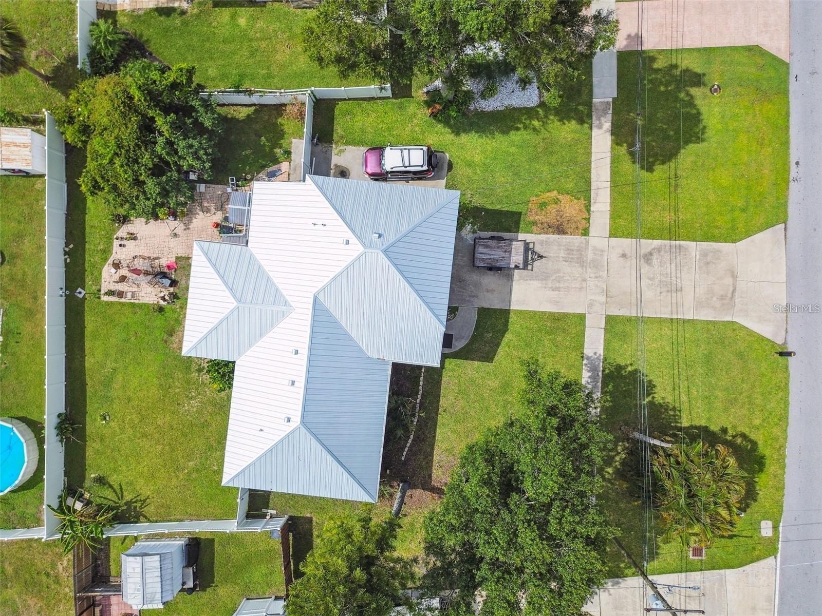 317 Shore Dr E Property Photo 5