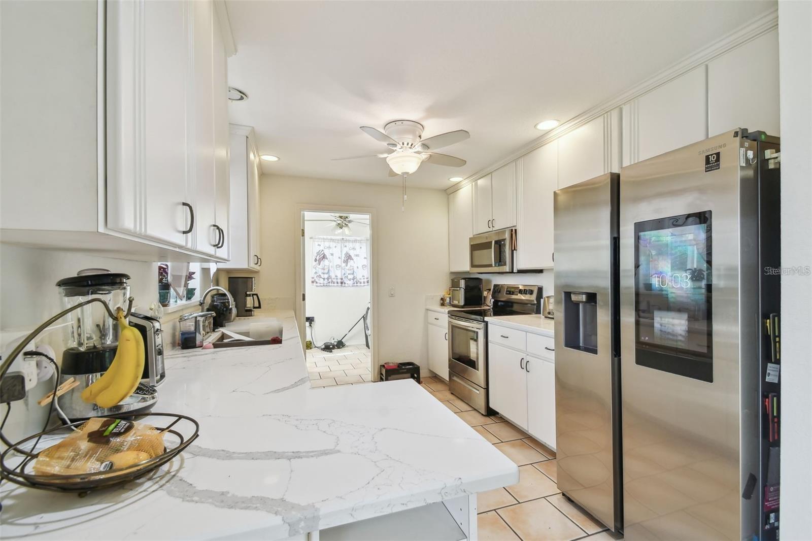 317 Shore Dr E Property Photo 12