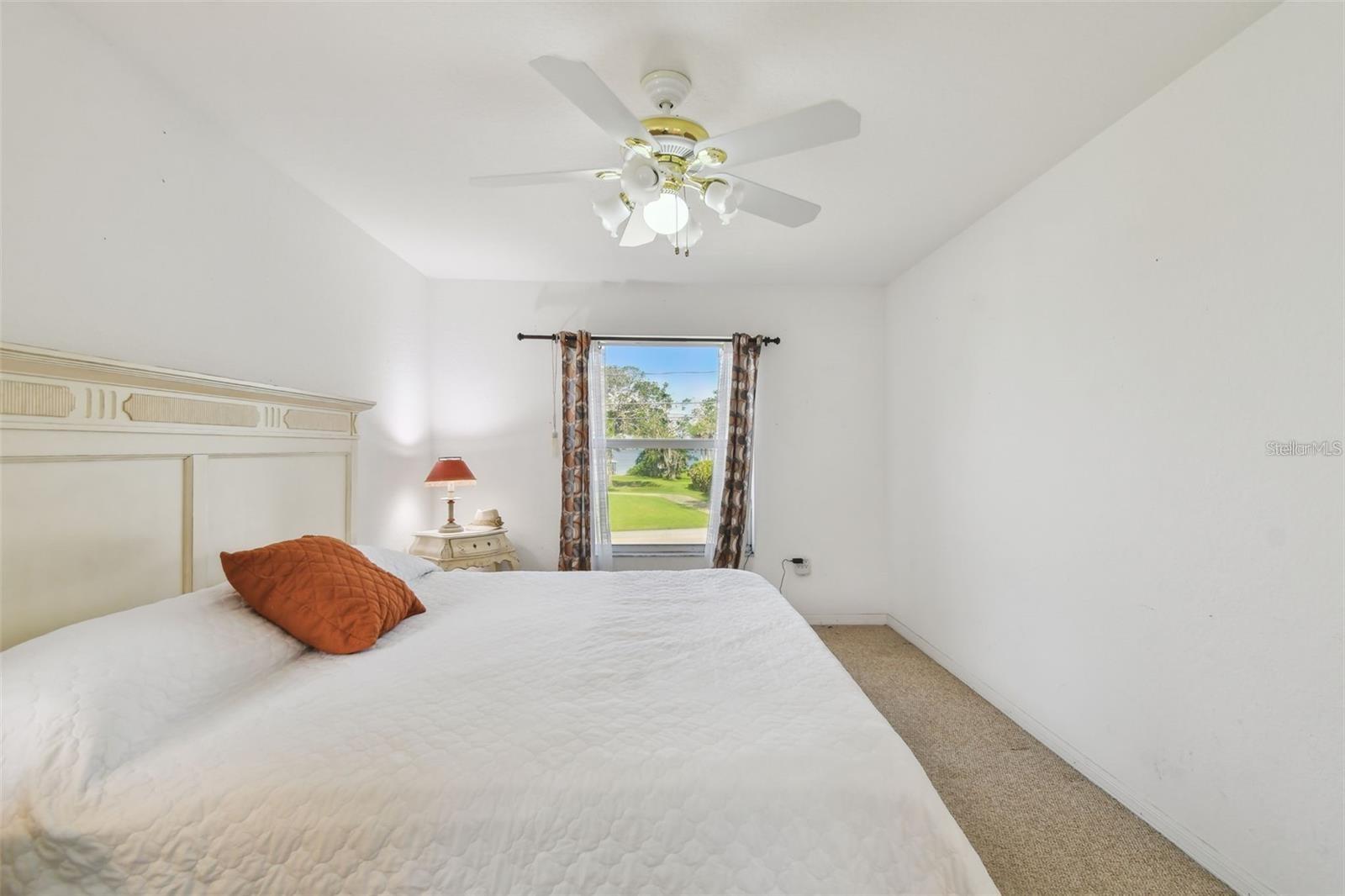 317 Shore Dr E Property Photo 15