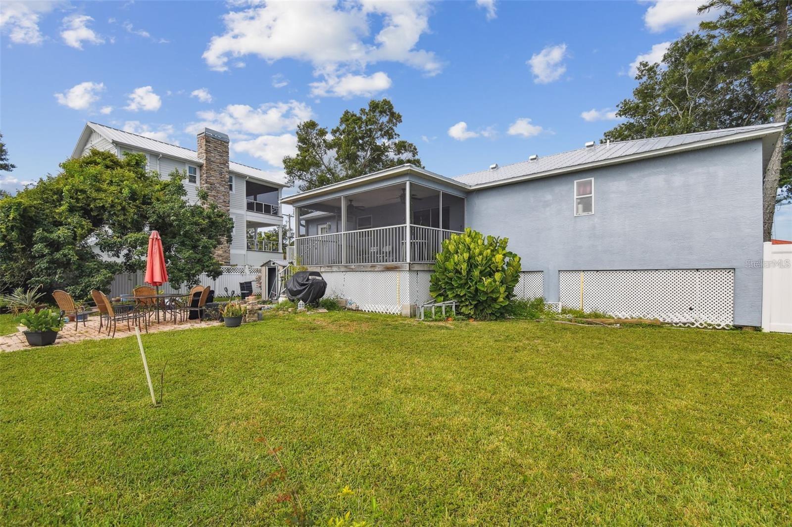 317 Shore Dr E Property Photo 24