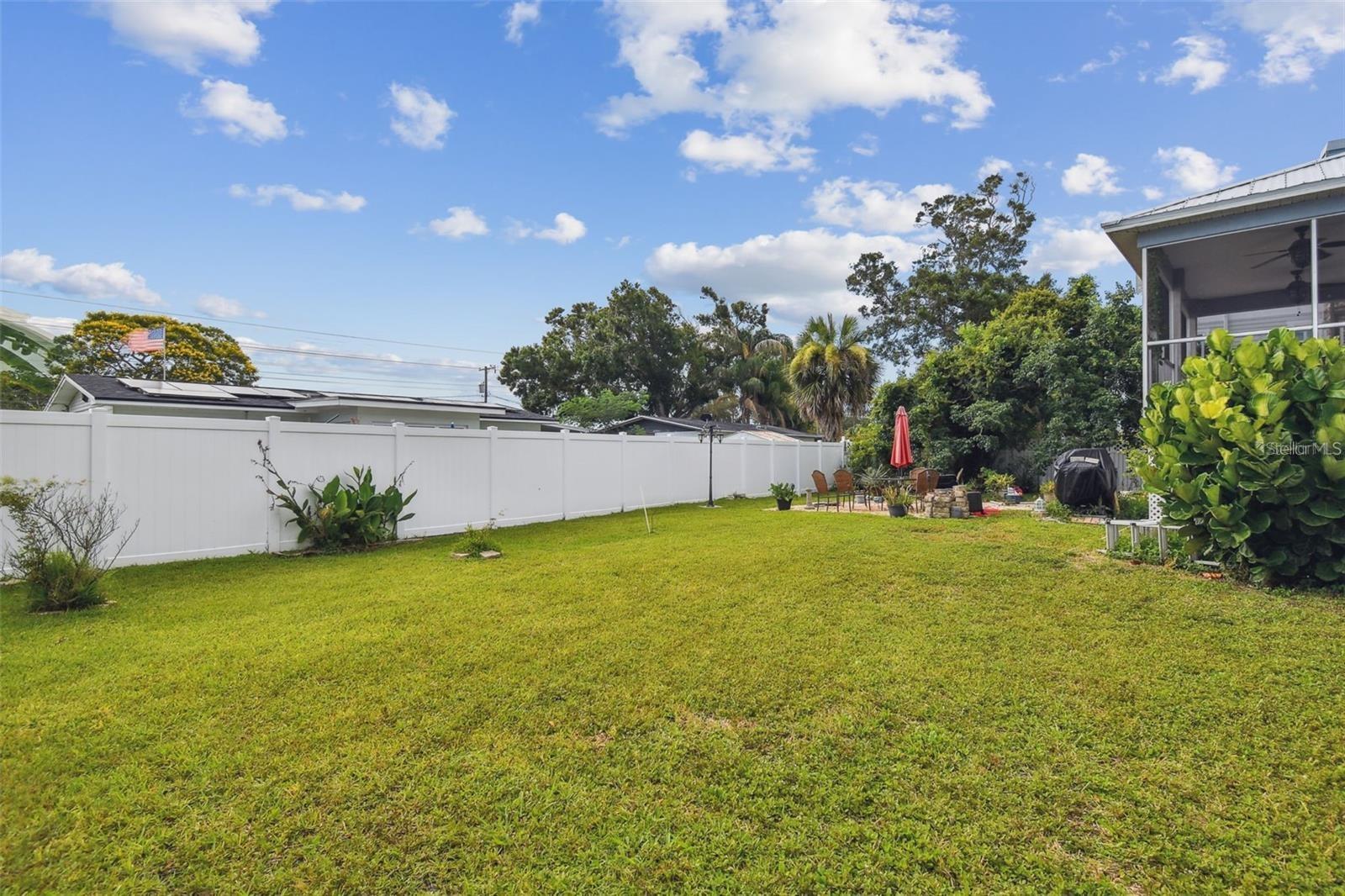 317 Shore Dr E Property Photo 25