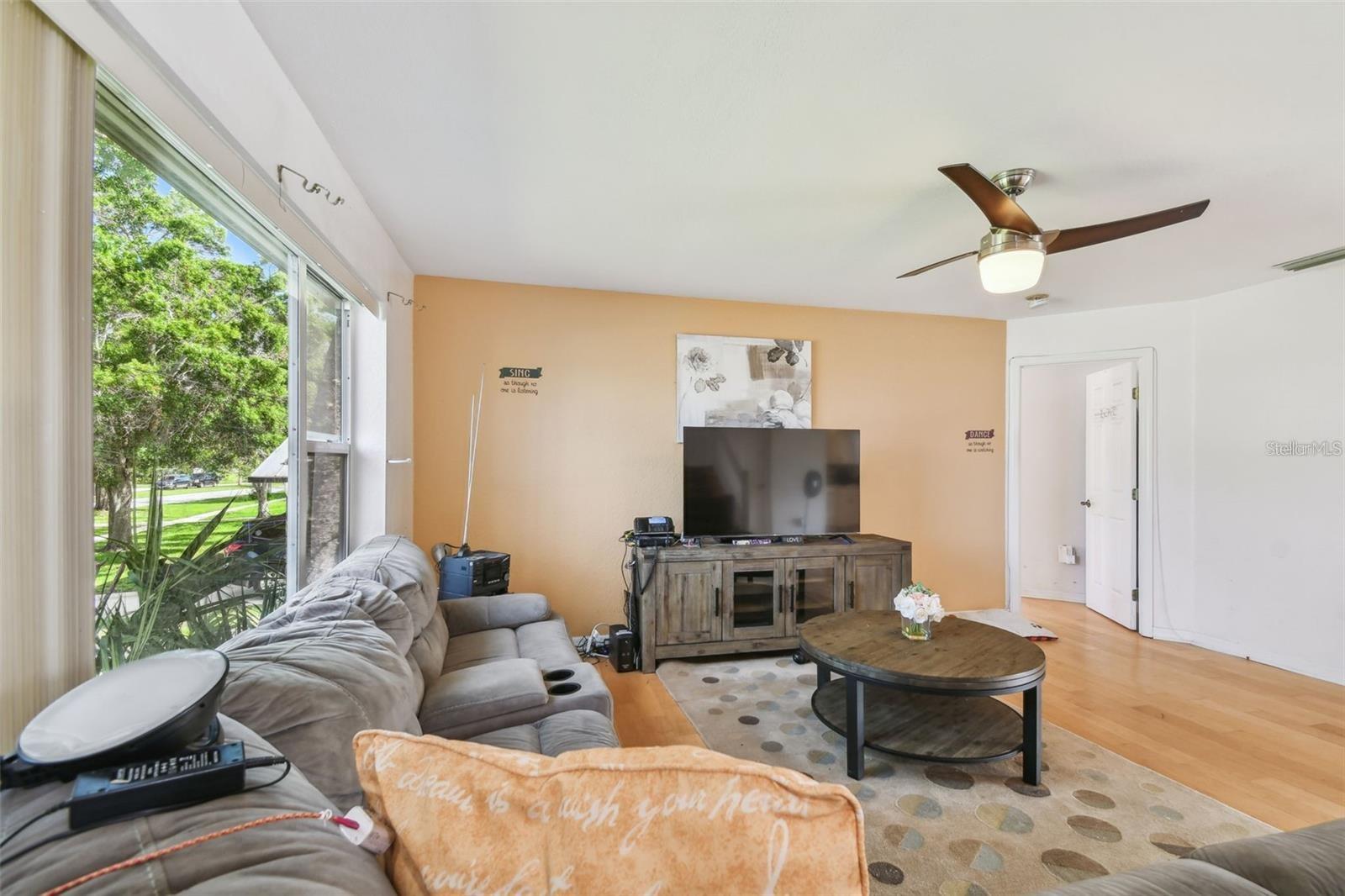 317 Shore Dr E Property Photo 30