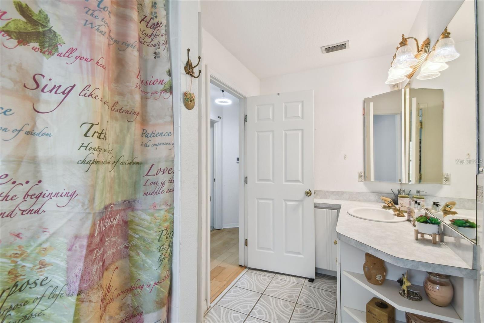 317 Shore Dr E Property Photo 33
