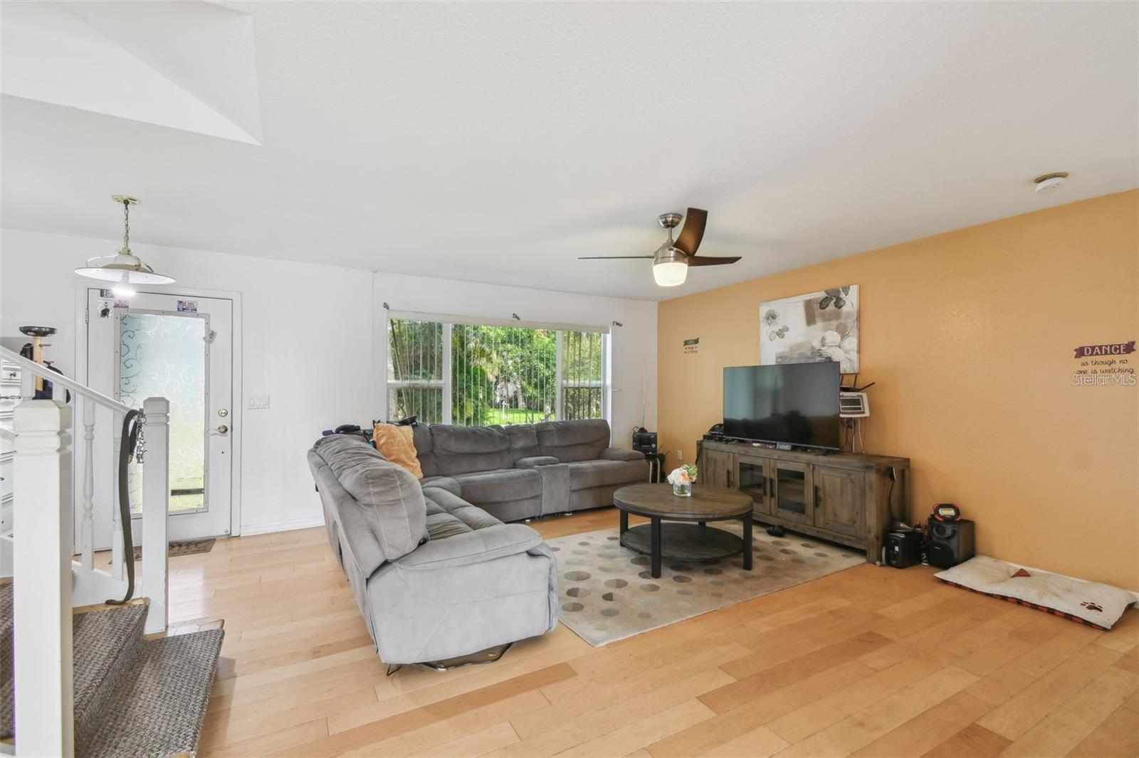 317 Shore Dr E Property Photo 34