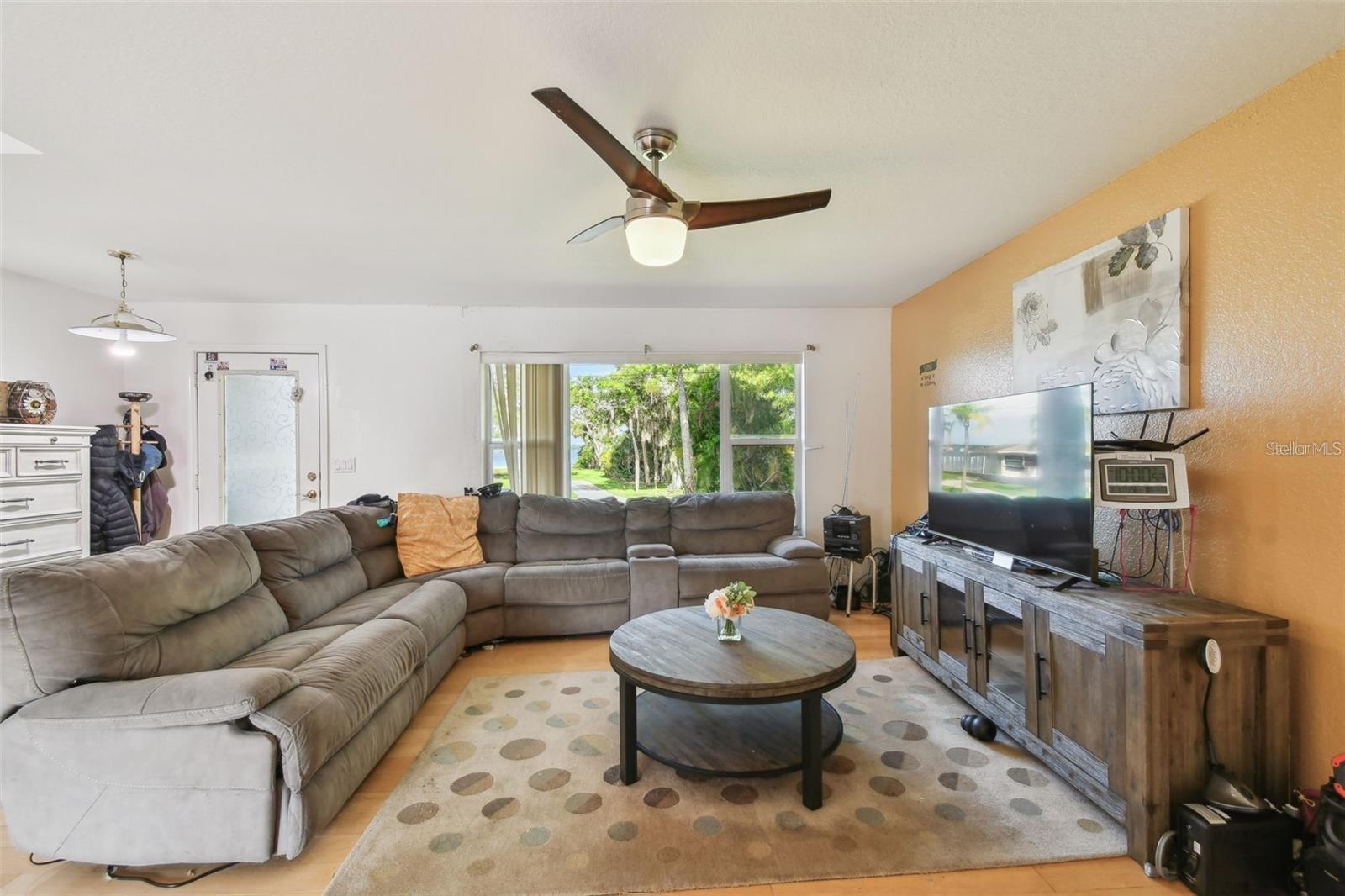 317 Shore Dr E Property Photo 35