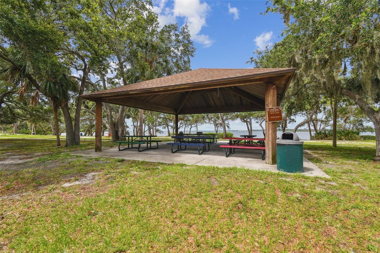 317 Shore Dr E Property Photo 41