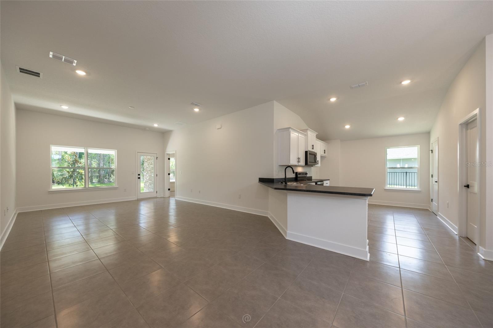77 Pickering Dr Property Photo 3