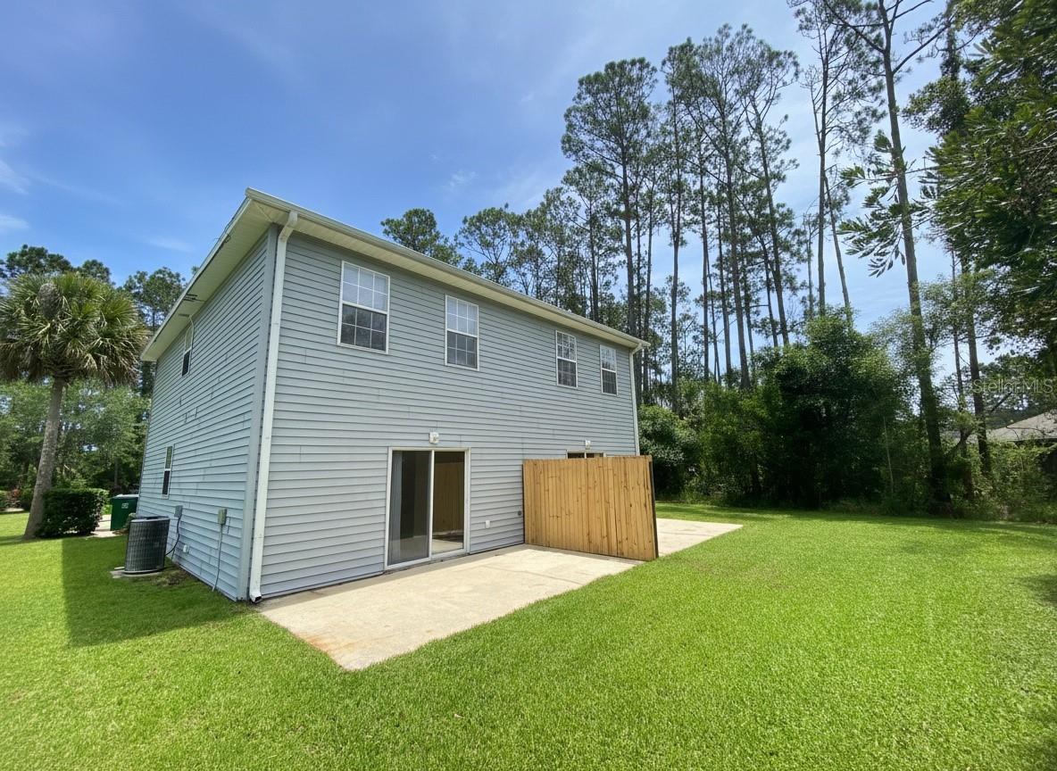 23 Regent Ln #a&b Property Photo 3