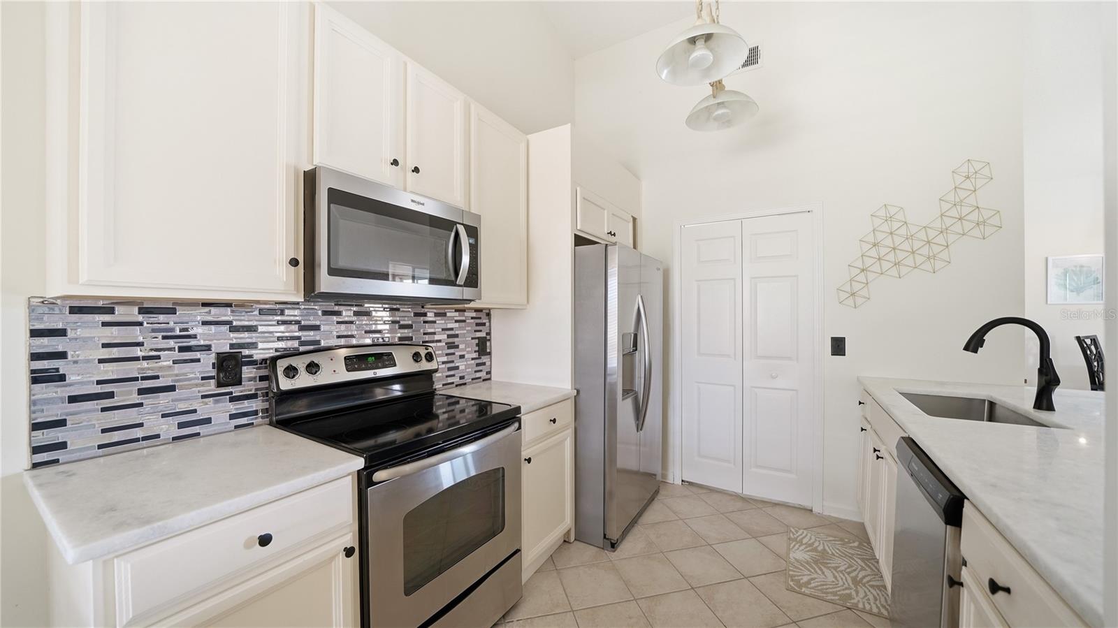 705 Augusta Cir #705 Property Photo 12