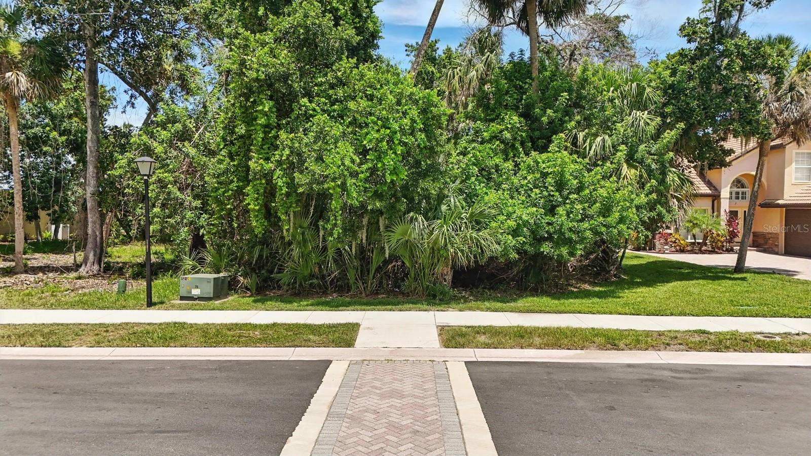 2 N Riverwalk Dr Property Photo 2