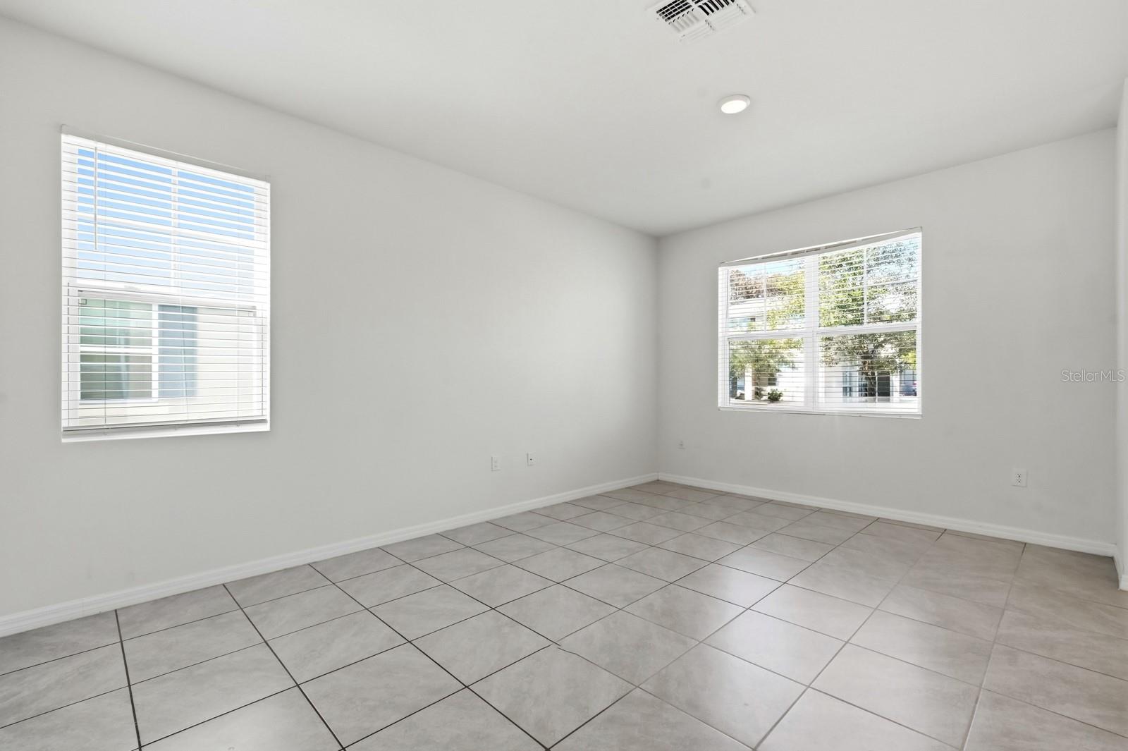 1680 Coulter Ln Property Photo 5