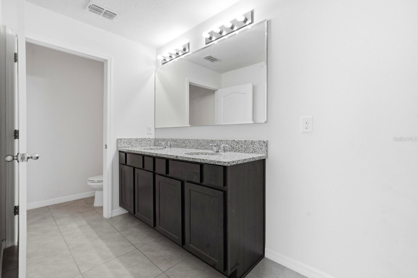 1680 Coulter Ln Property Photo 19