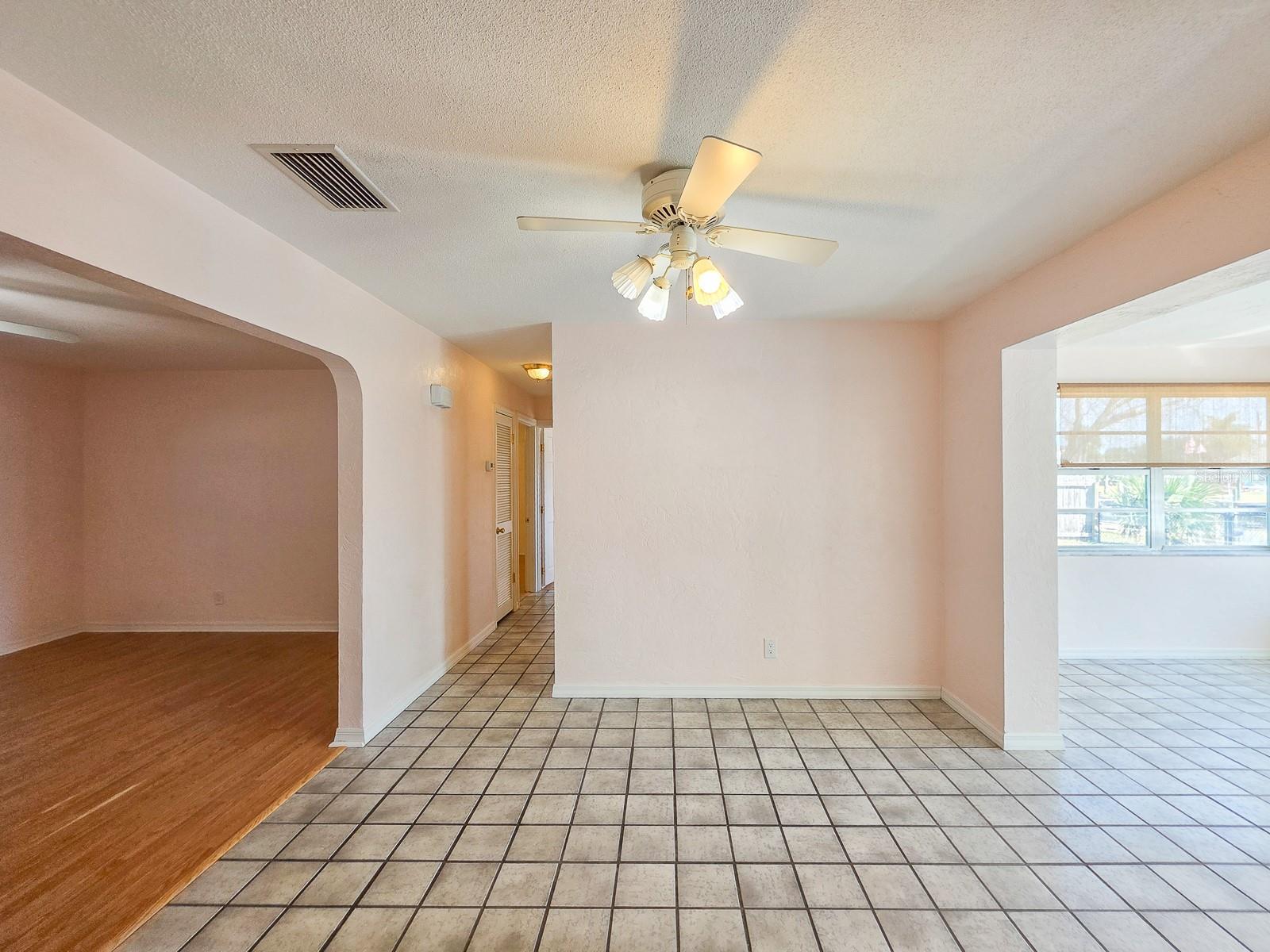 304 Palm Cir Property Photo 12