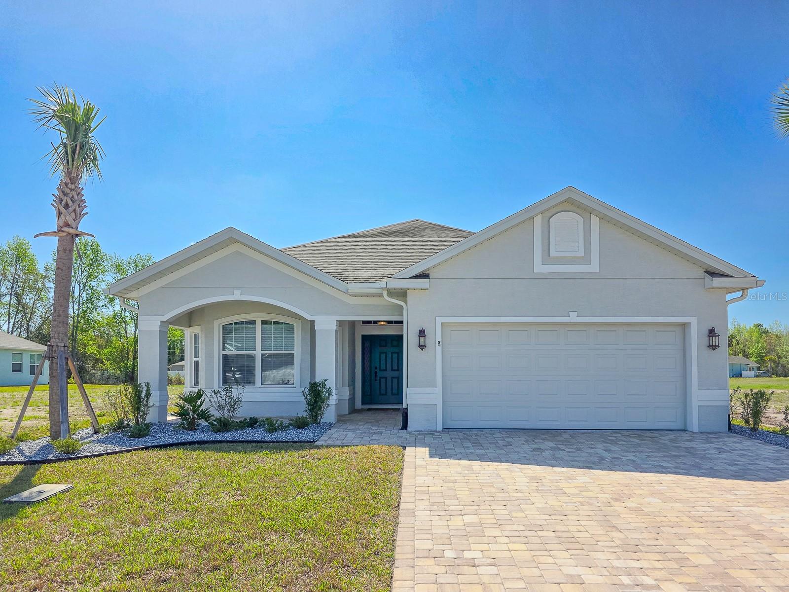 8 Lakeland Way Property Photo 1