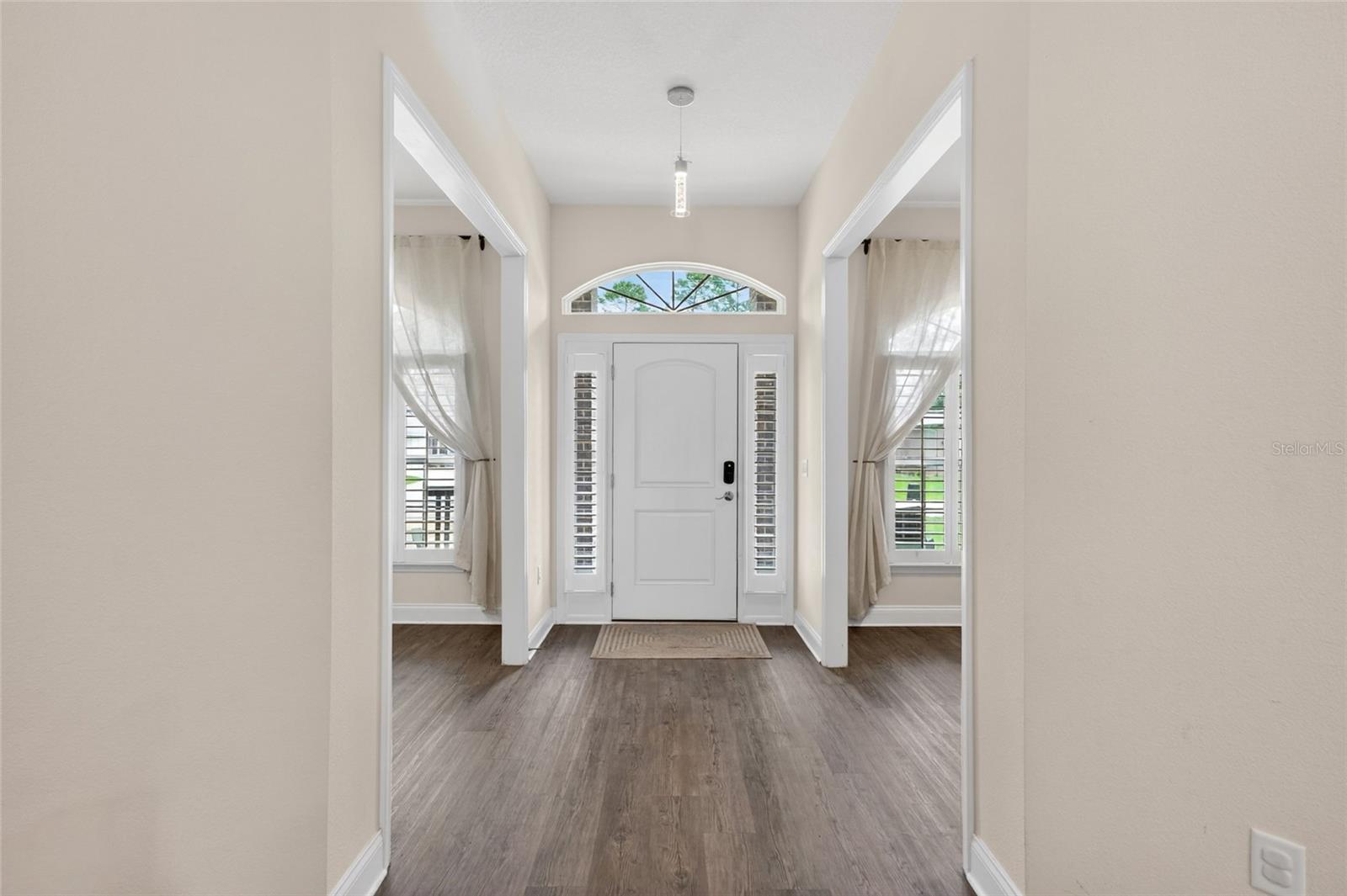 14 Farnell Ln Property Photo 3