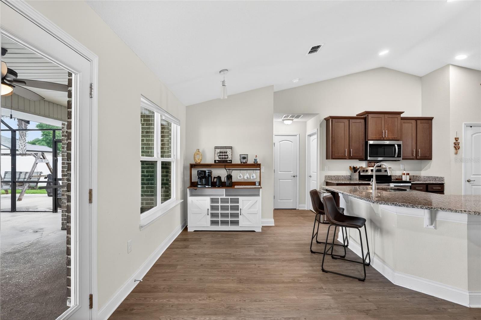14 Farnell Ln Property Photo 6