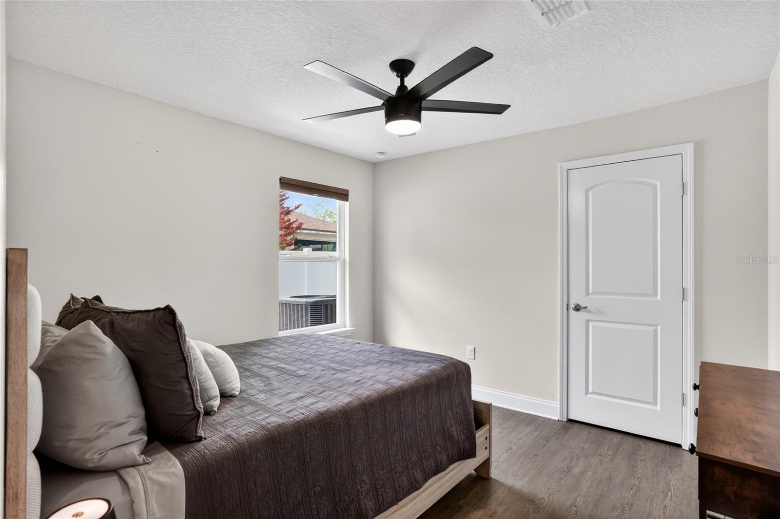 14 Farnell Ln Property Photo 28