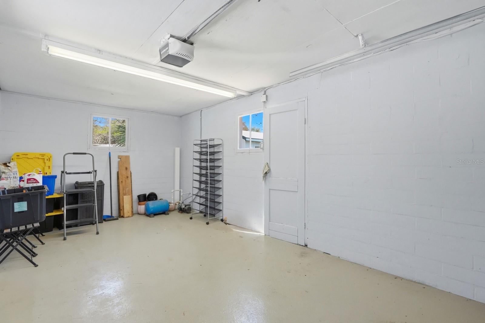 231 N Ridgewood Ave Property Photo 42