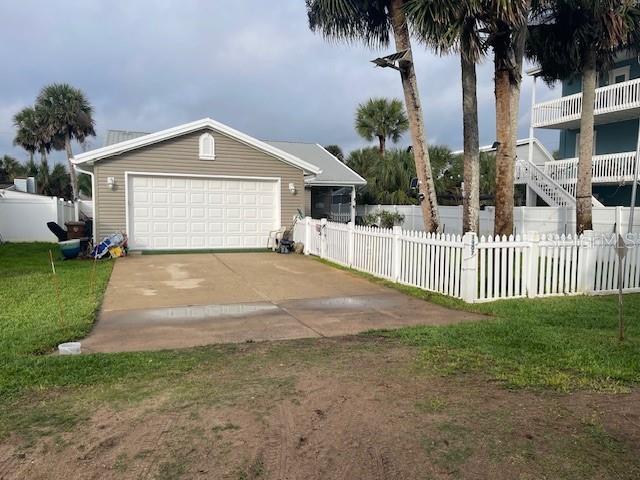 1907 S Daytona Ave Property Photo 2