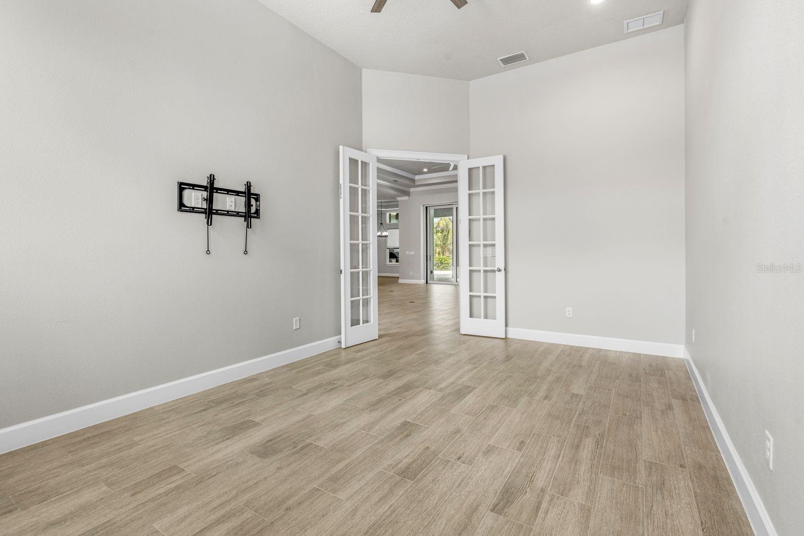 534 Wingspan Dr Property Photo 28