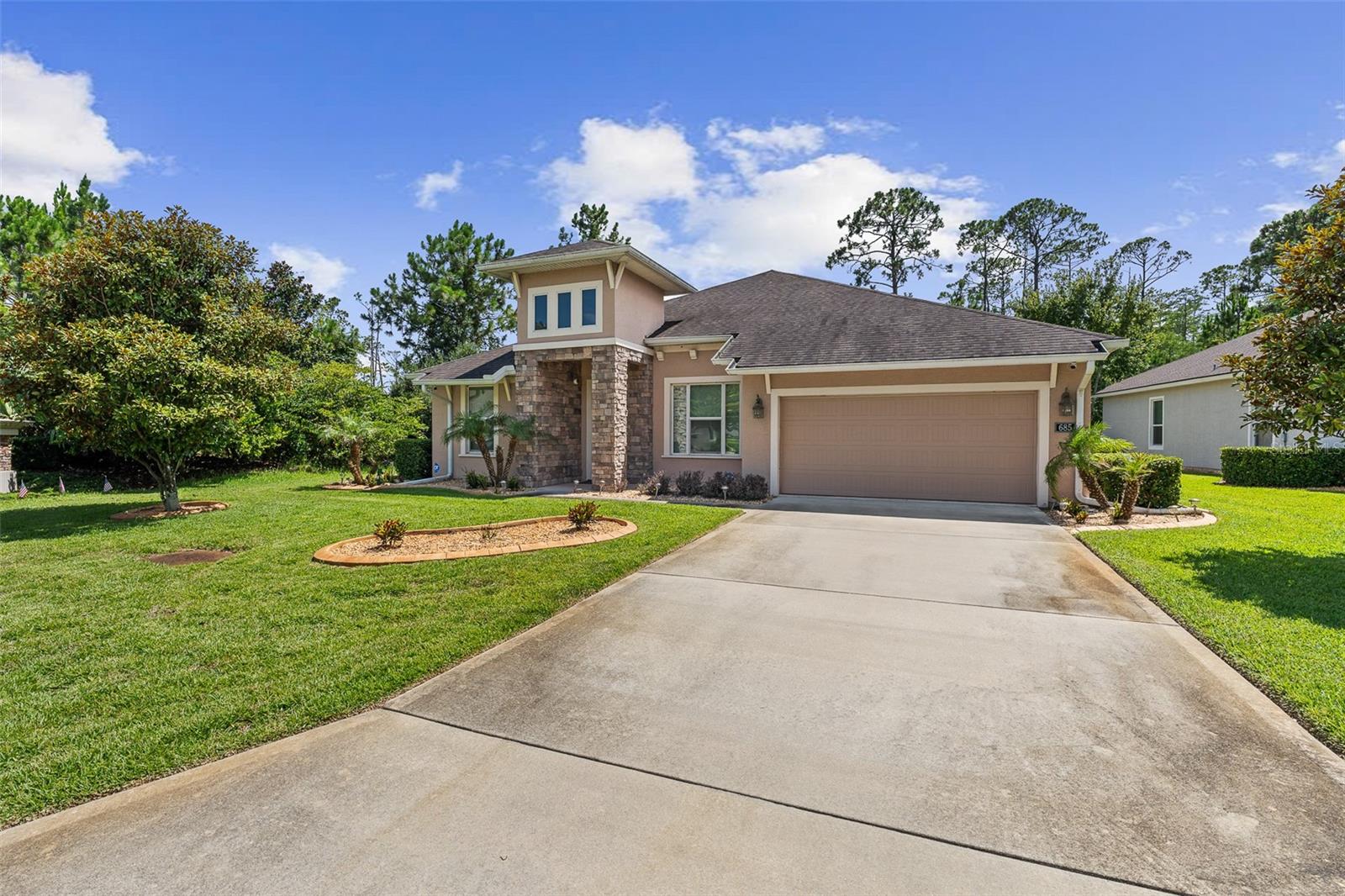 685 Aldenham Ln Property Photo 1