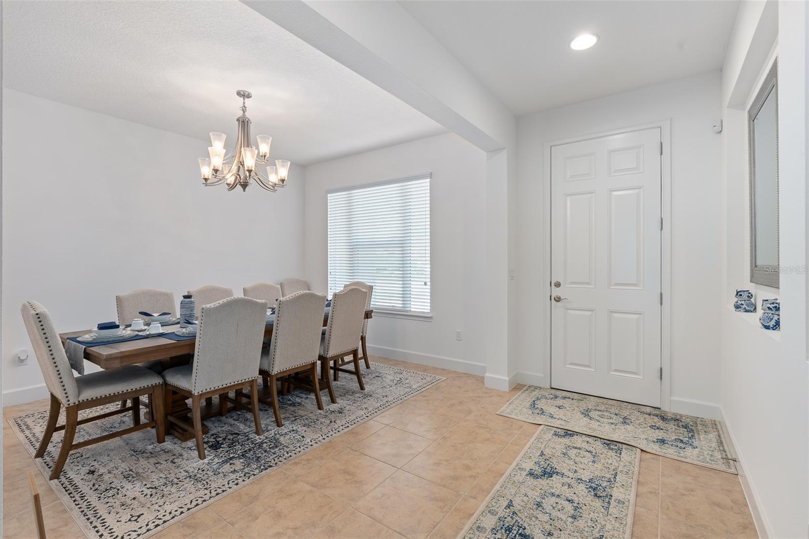 685 Aldenham Ln Property Photo 9