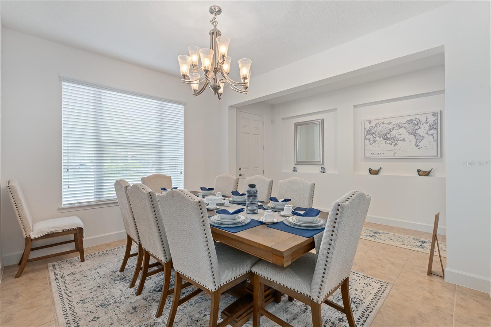 685 Aldenham Ln Property Photo 13