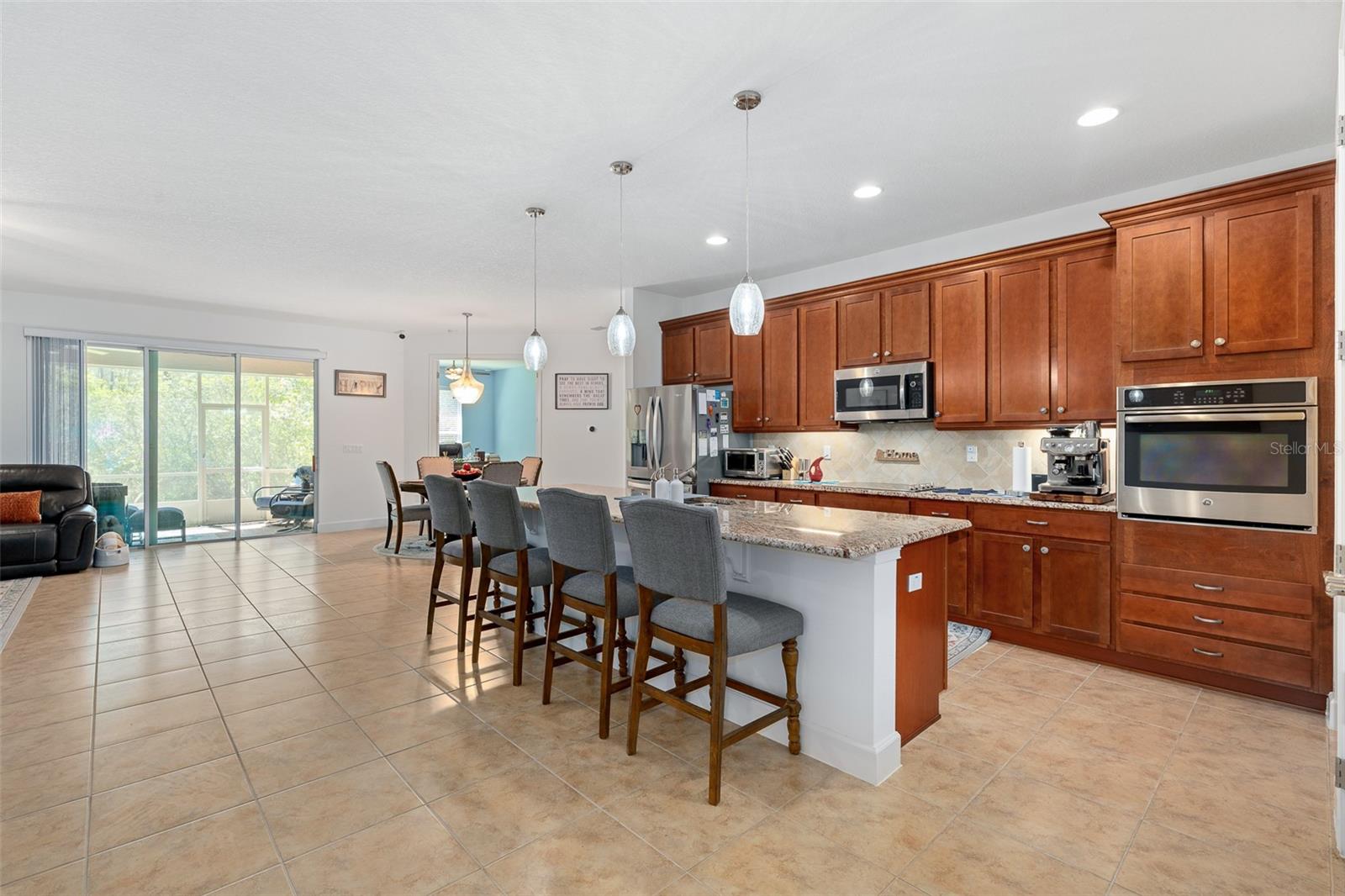 685 Aldenham Ln Property Photo 16