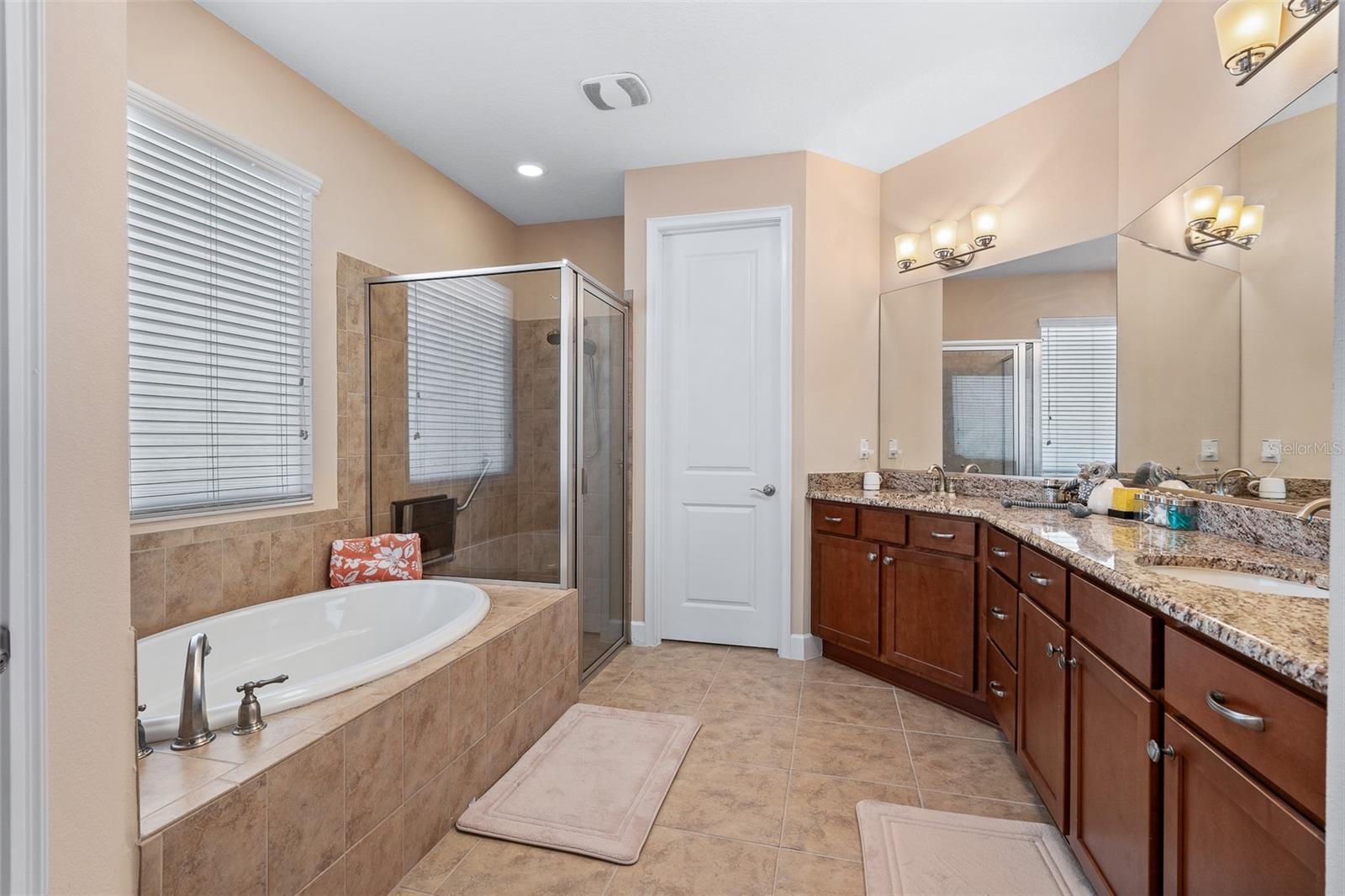 685 Aldenham Ln Property Photo 31
