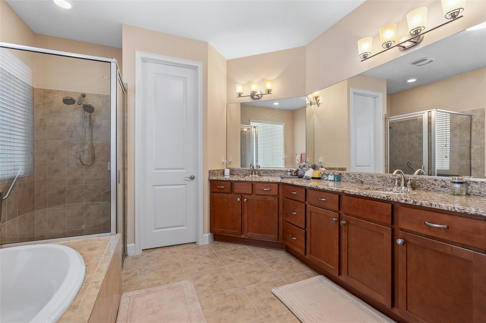 685 Aldenham Ln Property Photo 32