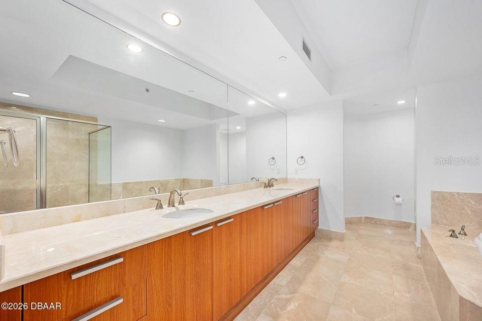 231 Riverside Dr #604-1 Property Photo 17