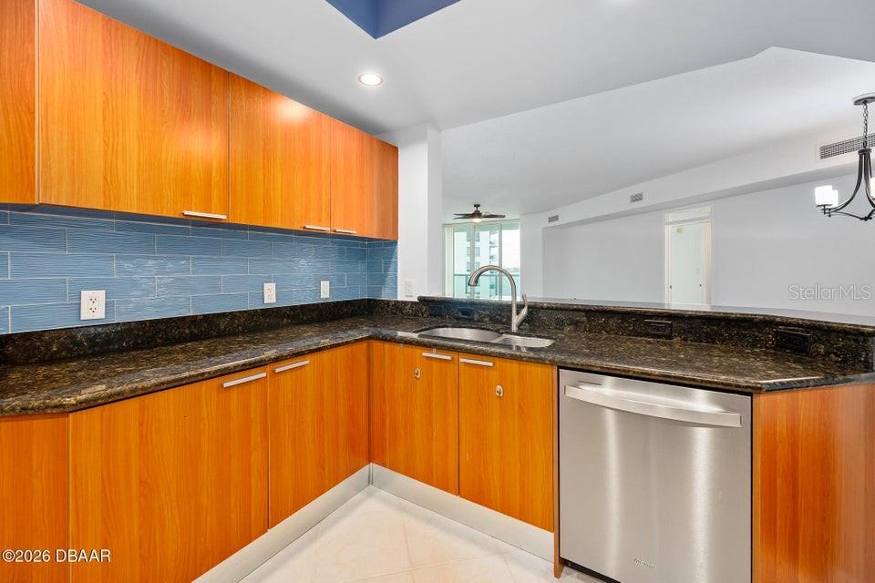 231 Riverside Dr #604-1 Property Photo 31
