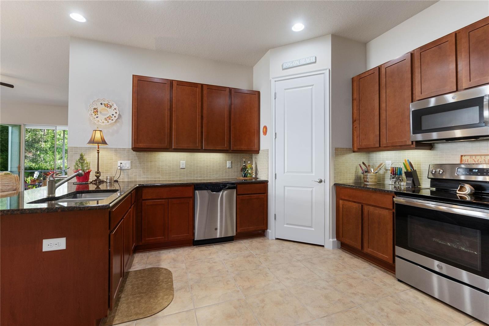 830 Aldenham Ln Property Photo 13