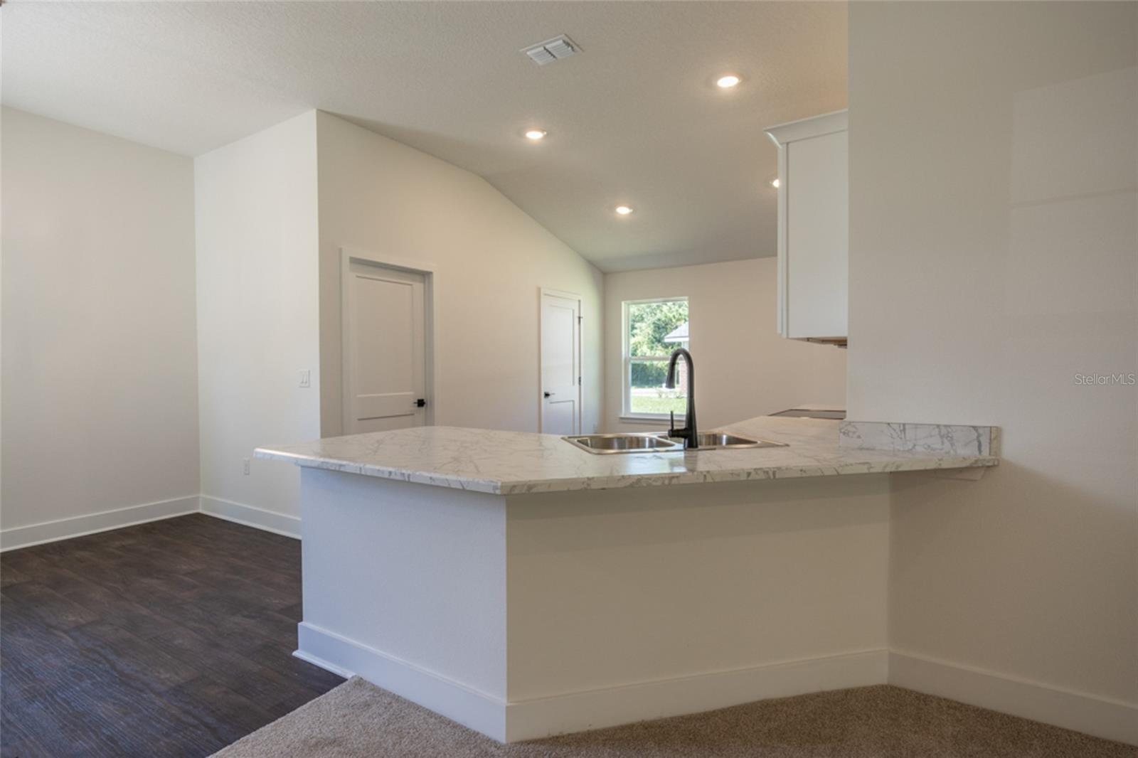 35 Farnell Ln Property Photo 2