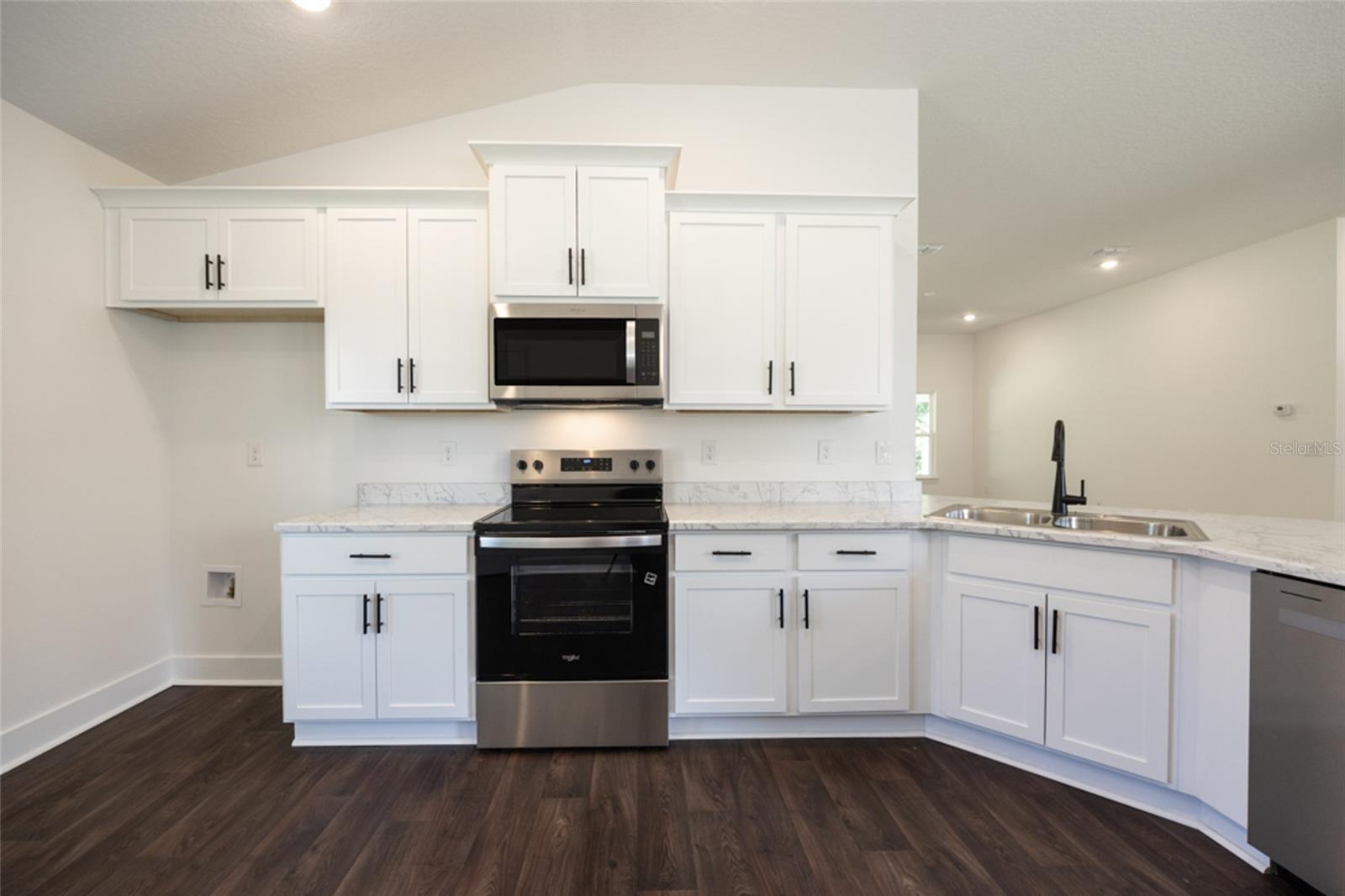 35 Farnell Ln Property Photo 5