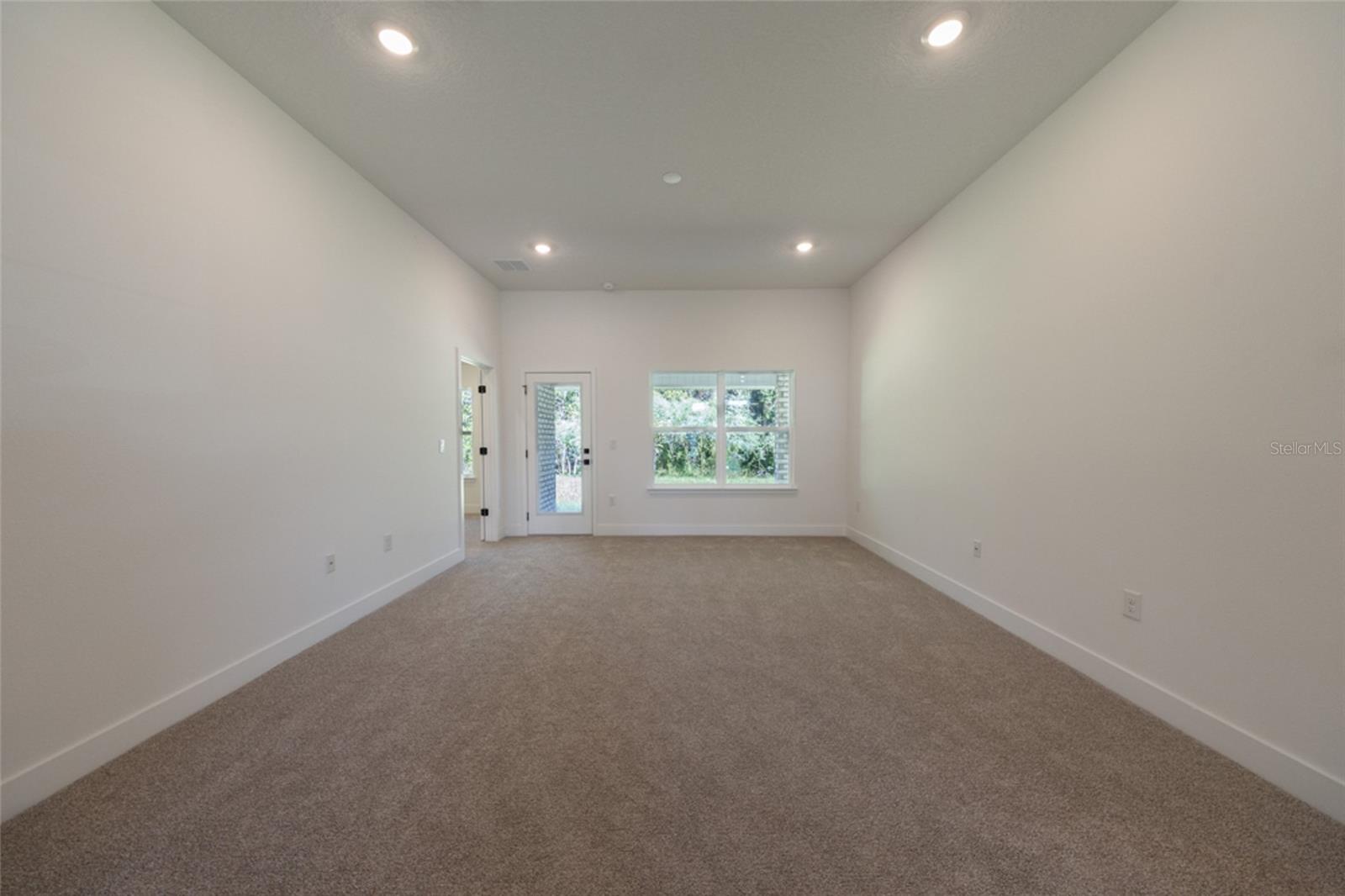 35 Farnell Ln Property Photo 7