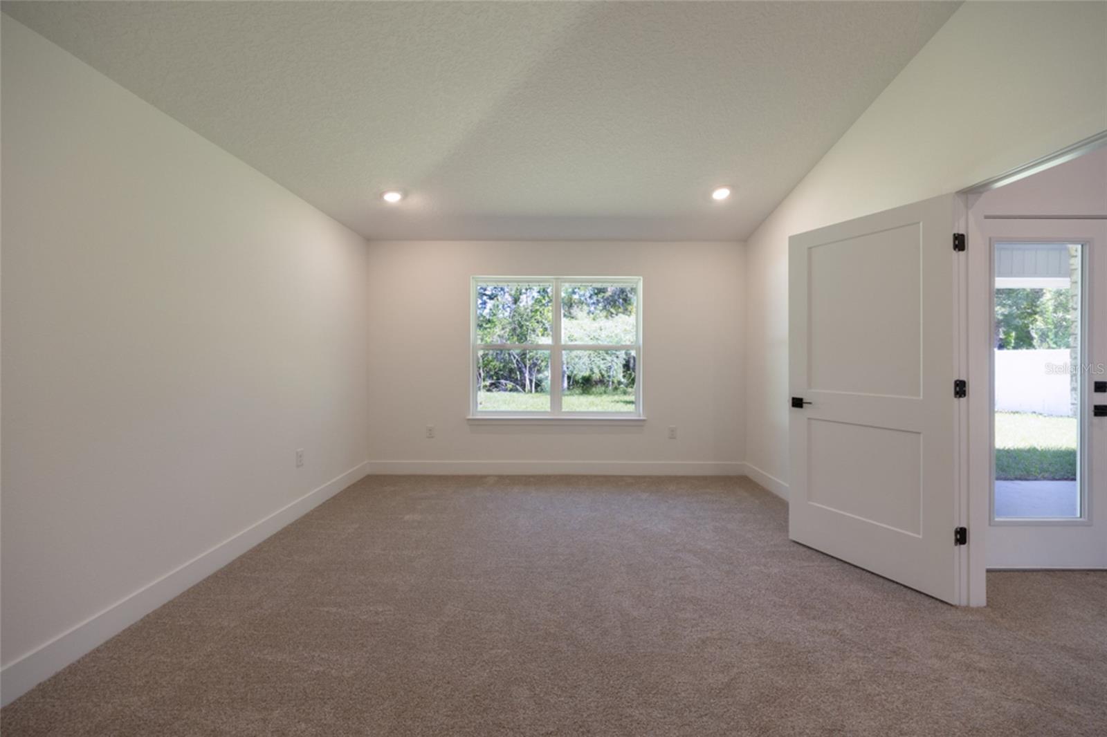 35 Farnell Ln Property Photo 10