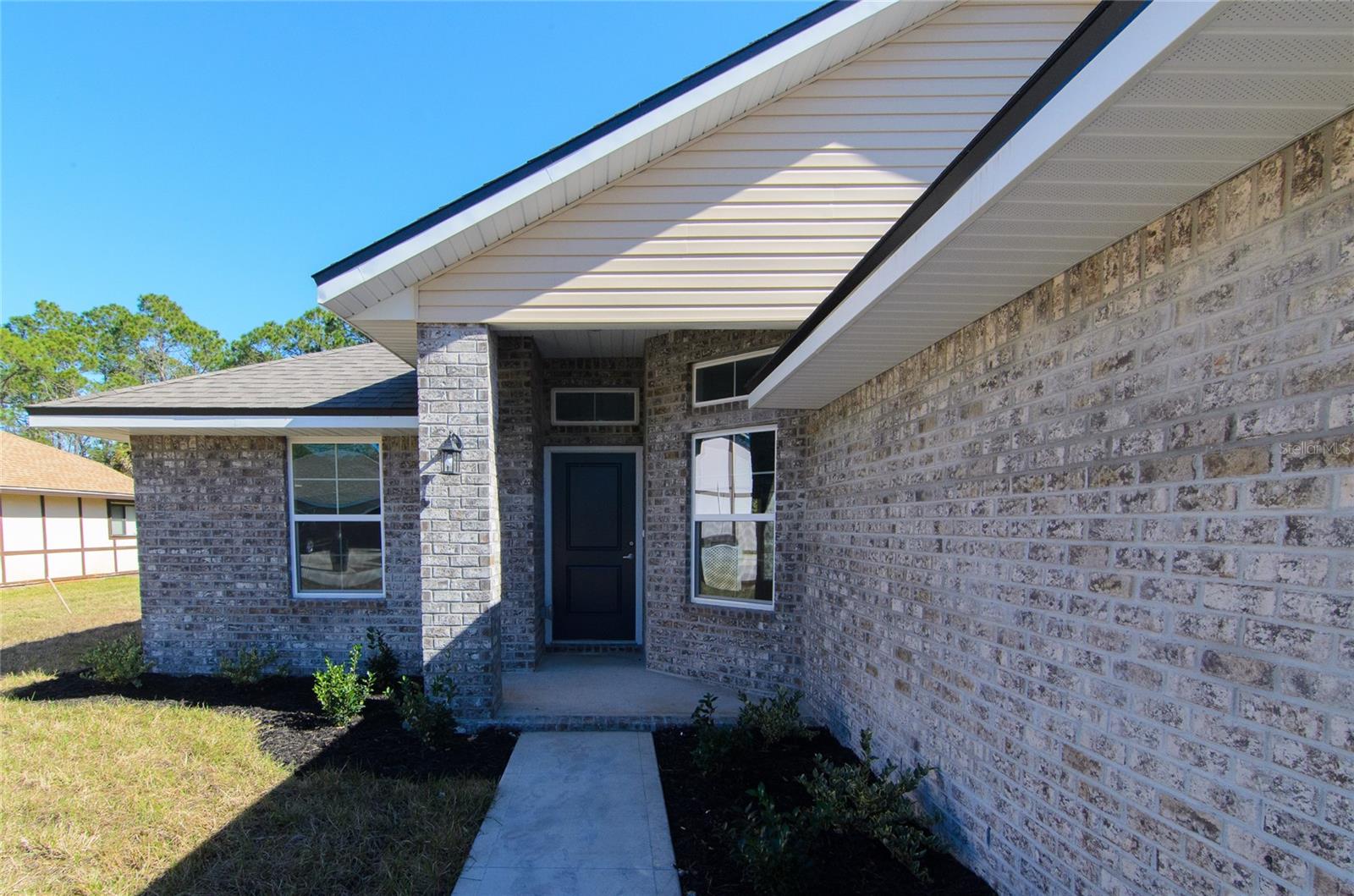 14 Wendover Ln Property Photo 2
